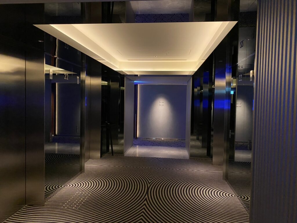W大阪のエレベーターホール